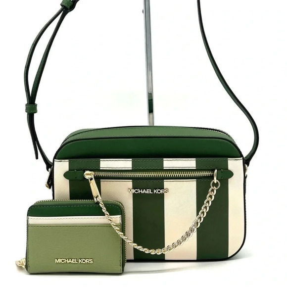 Michael Kors Large EW Zip Chain
Crossbody Bag & MD ZA Card Case Wallet
Green - Picture 1 of 15
